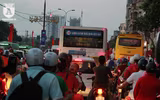 Người dân ùn ùn quay lại Hà Nội sau kỳ nghỉ lễ